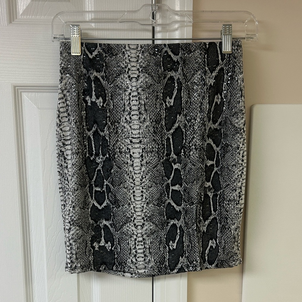 NWT Windsor Black and Gray Snakeskin Pencil Skirt